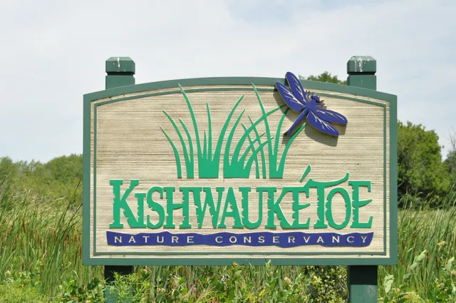 $345,000 | 23 Willabay Drive, Unit D, Williams Bay, WI 53191