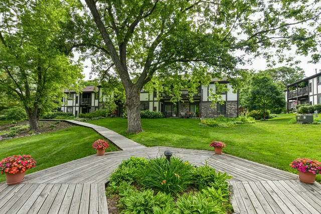 $349,000 | 23 Willabay Drive, Unit D, Williams Bay, WI 53191