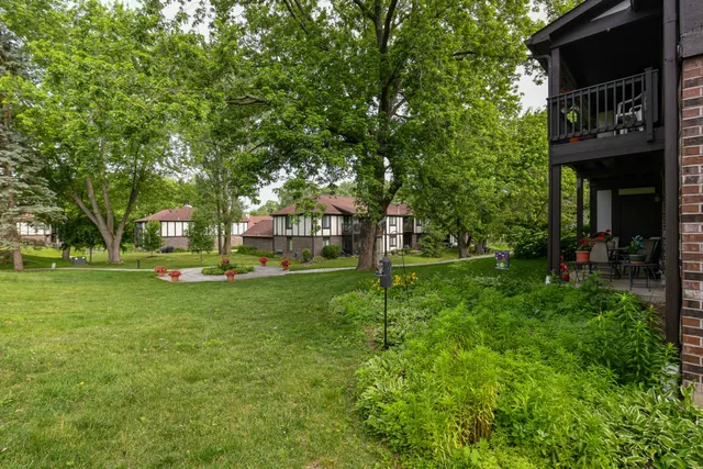 $345,000 | 23 Willabay Drive, Unit D, Williams Bay, WI 53191