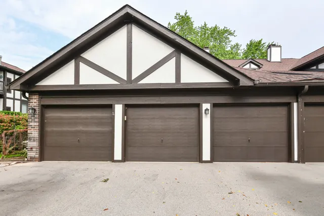 $345,000 | 23 Willabay Drive, Unit D, Williams Bay, WI 53191