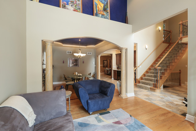 248 Highland Road Willowbrook, IL 60527 - Photo 8 of 25 a living room with furniture and a dining table