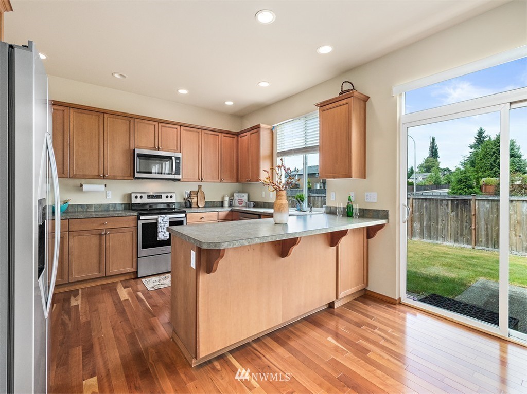 5702 Northeast 3rd Street Renton, WA 98059 - Photo 11 of 24
