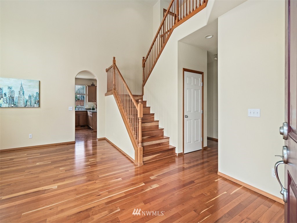 5702 Northeast 3rd Street Renton, WA 98059 - Photo 4 of 24