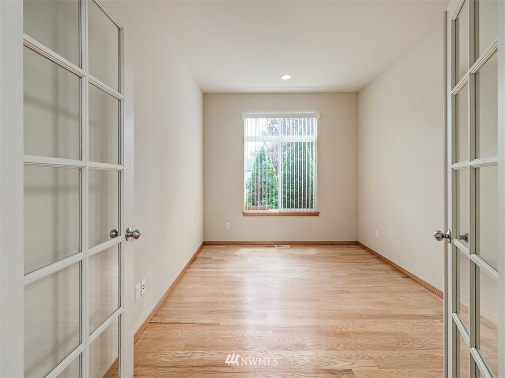 5702 Northeast 3rd Street Renton, WA 98059 - Photo 5 of 24