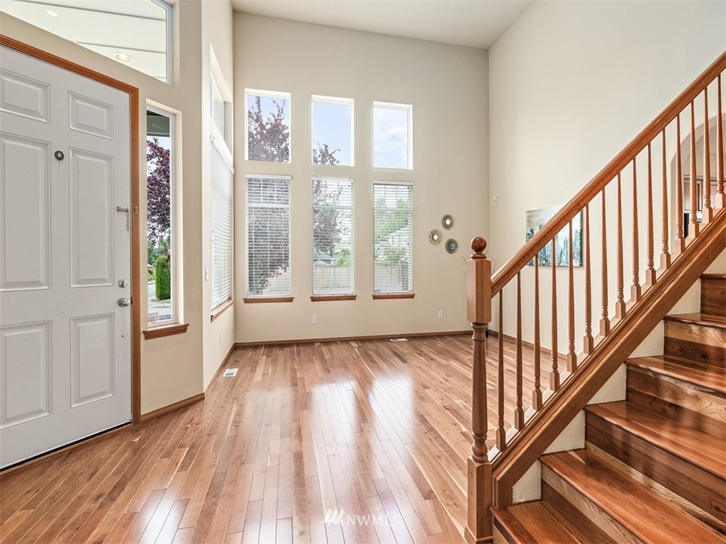 5702 Northeast 3rd Street Renton, WA 98059 - Photo 6 of 24