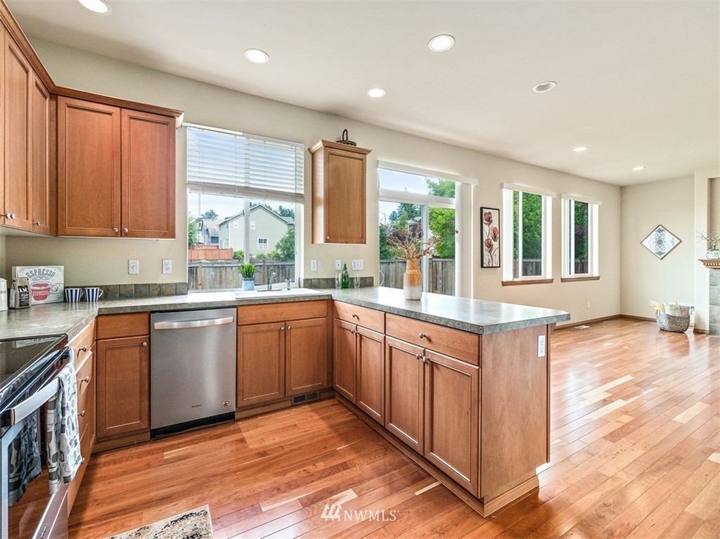 5702 Northeast 3rd Street Renton, WA 98059 - Photo 8 of 24