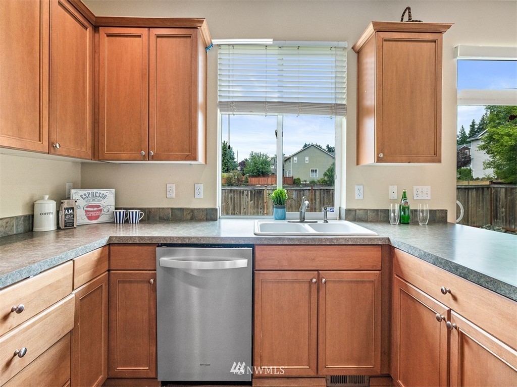 5702 Northeast 3rd Street Renton, WA 98059 - Photo 10 of 24