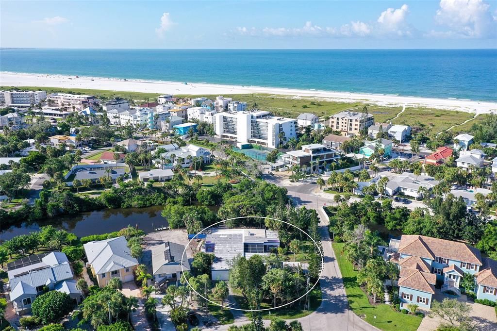 2 Island Circle Sarasota, FL 34242 - Photo 4 of 61