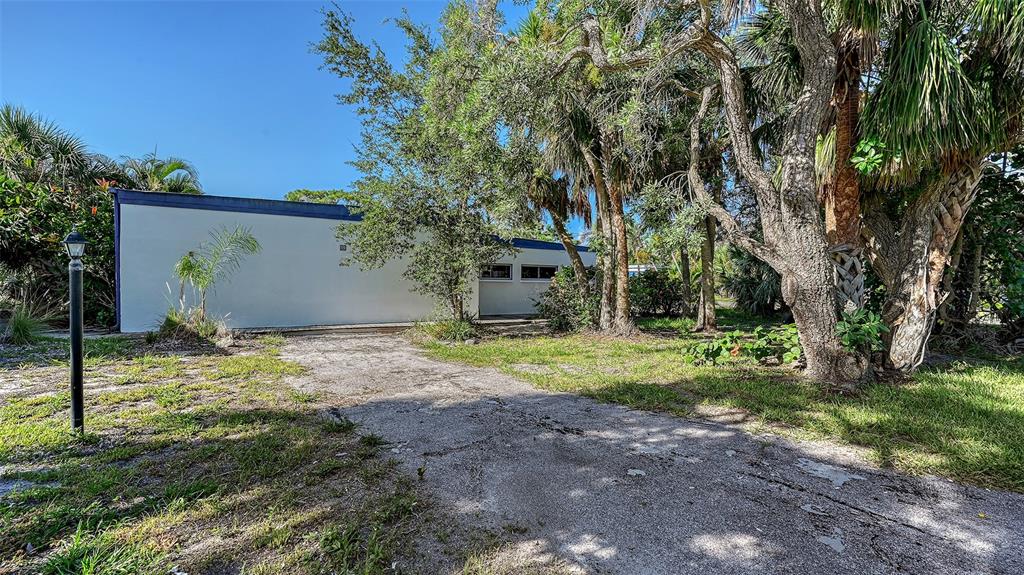 2 Island Circle Sarasota, FL 34242 - Photo 10 of 61