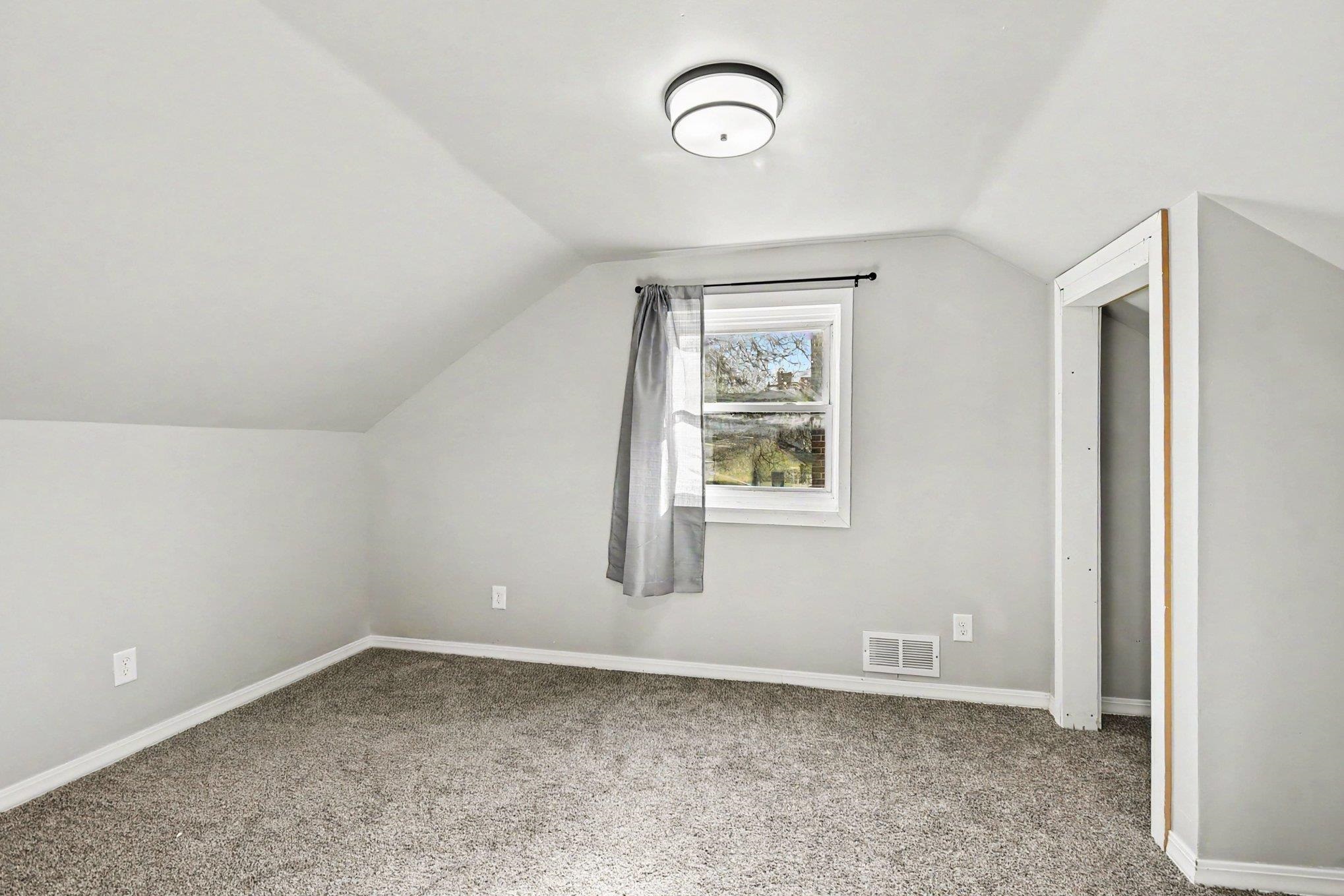 305.5 South Catherine Street Bay City, MI 48708 - Photo 9 of 12