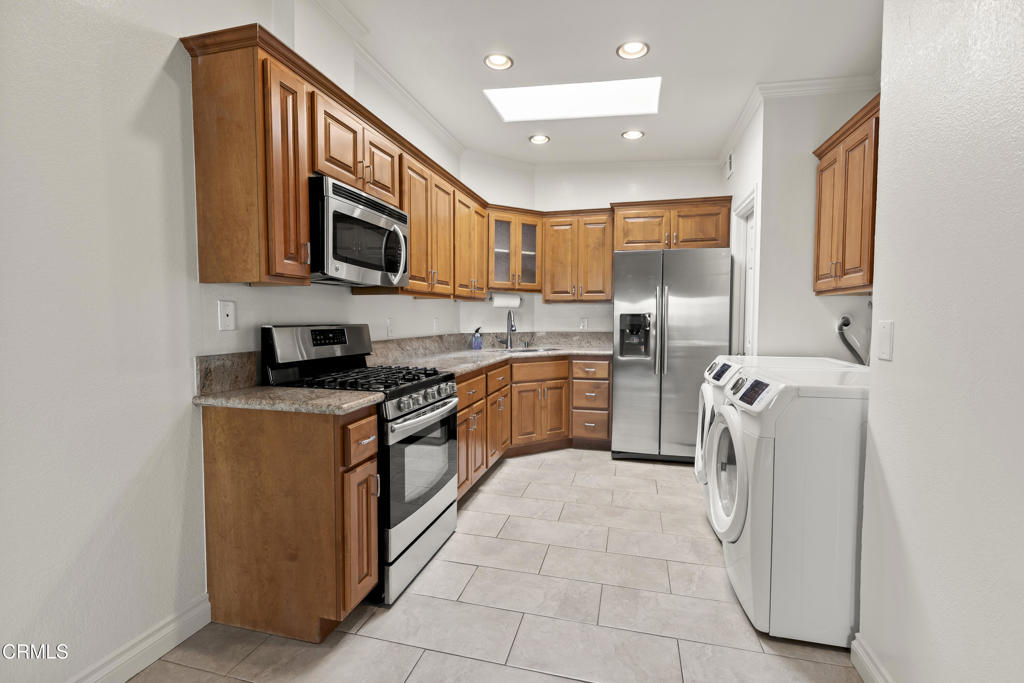 3001 Isle Way, Unit B Oxnard, CA 93035 - Photo 4 of 15