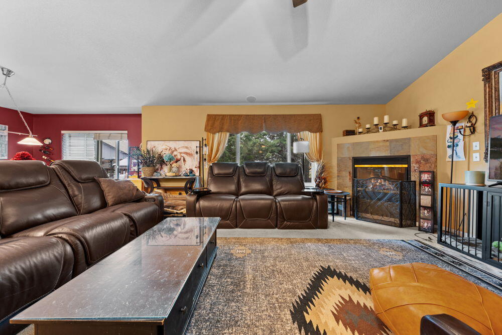 308 Northwest Antler Loop Redmond, OR 97756 - Photo 14 of 29 17-web-or-mls-Riley_Visuals-17