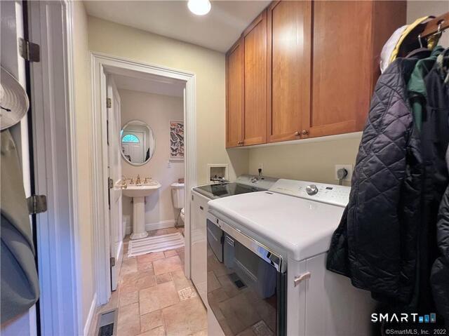 298 Erskine Road Stamford, CT 06903 - Photo 12 of 21 Main Level Laundry Room