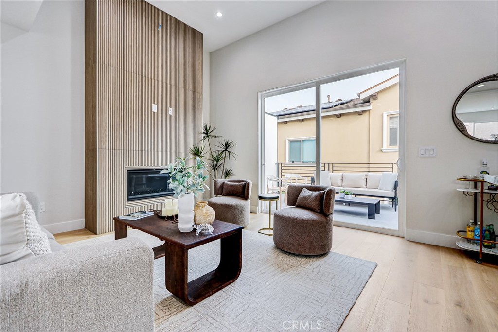 2405 Mathews Avenue, Unit B Redondo Beach, CA 90278 - Photo 20 of 46 a living room with furniture and a large window
