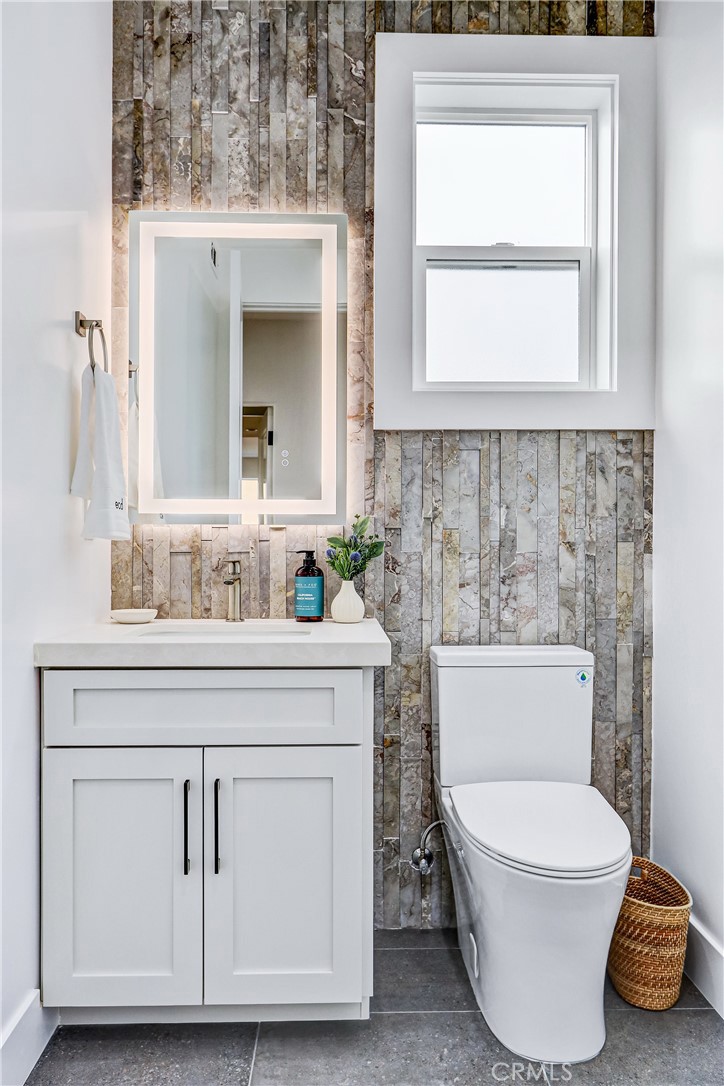 2405 Mathews Avenue, Unit B Redondo Beach, CA 90278 - Photo 22 of 46 a bathroom with a toilet a sink and a window