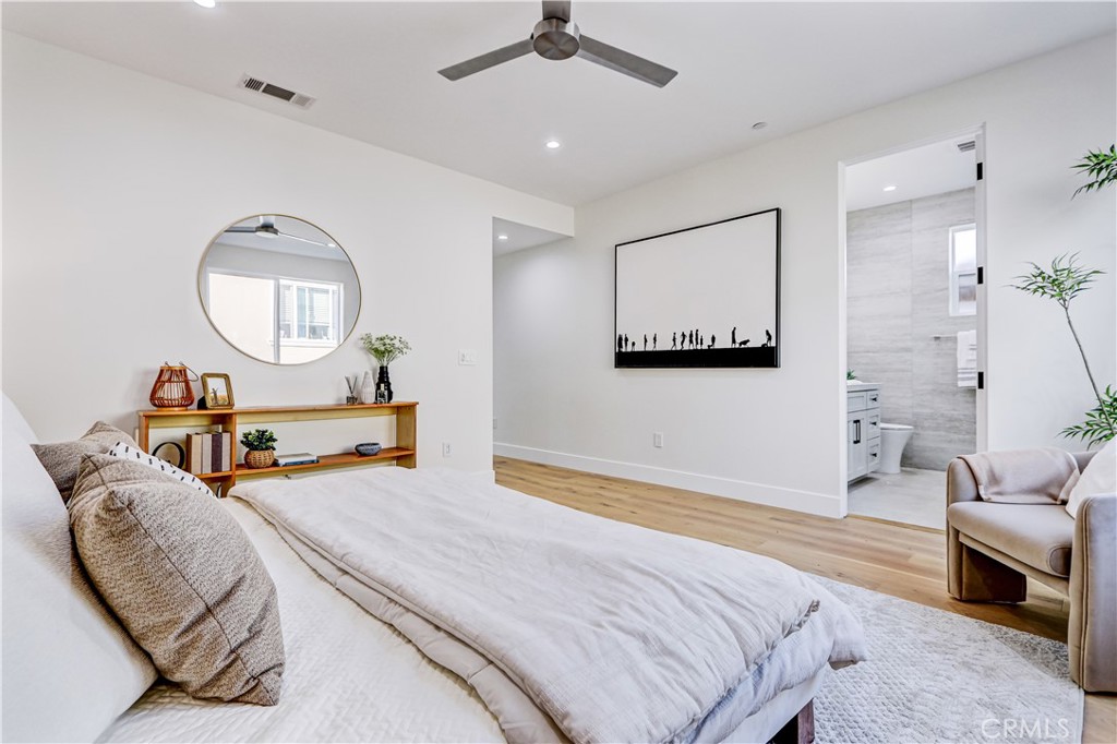 2405 Mathews Avenue, Unit B Redondo Beach, CA 90278 - Photo 24 of 46 a spacious bedroom with a bed mirror and wall painting