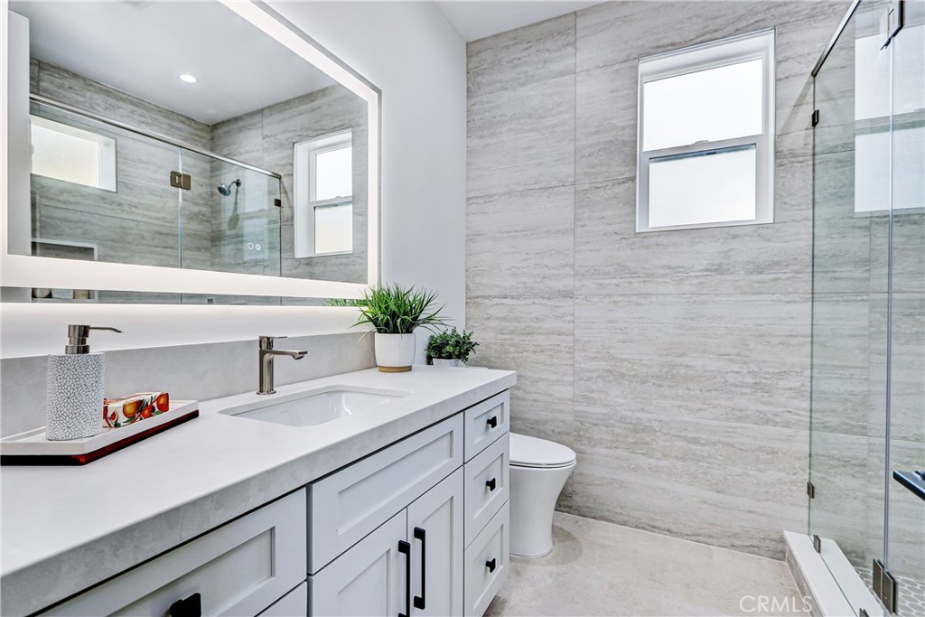 2405 Mathews Avenue, Unit B Redondo Beach, CA 90278 - Photo 27 of 46 a bathroom with a sink a toilet and a shower