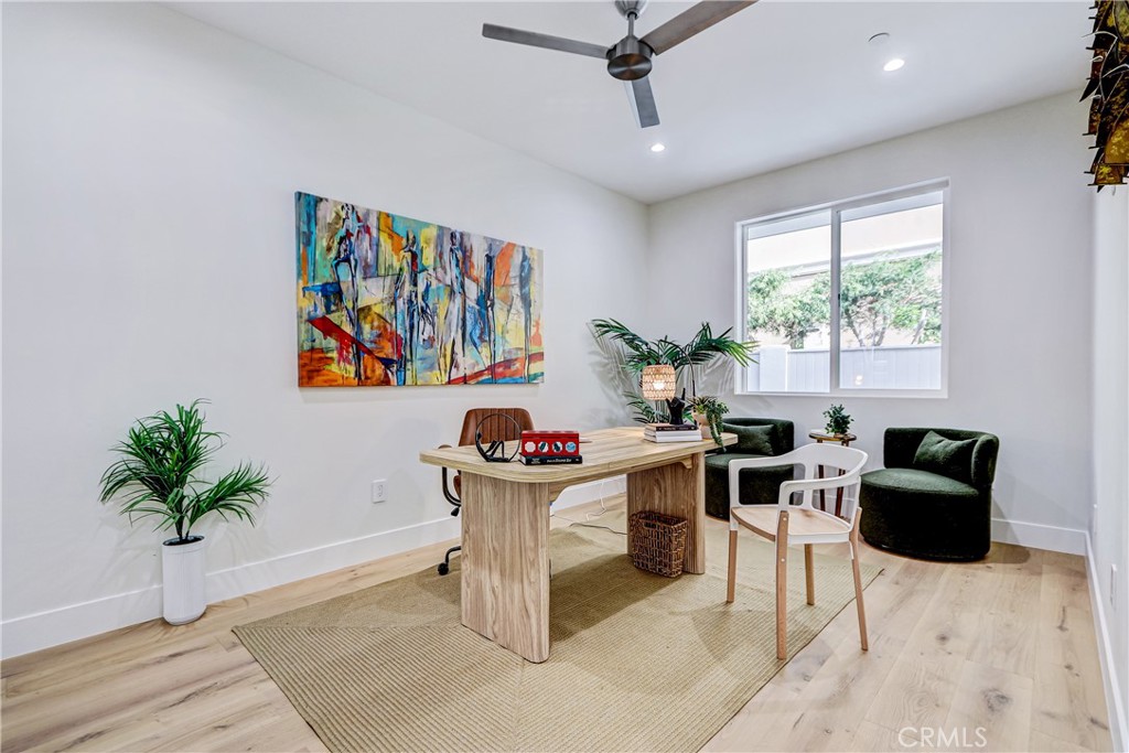 2405 Mathews Avenue, Unit B Redondo Beach, CA 90278 - Photo 30 of 46 a living room with furniture a window and a potted plant