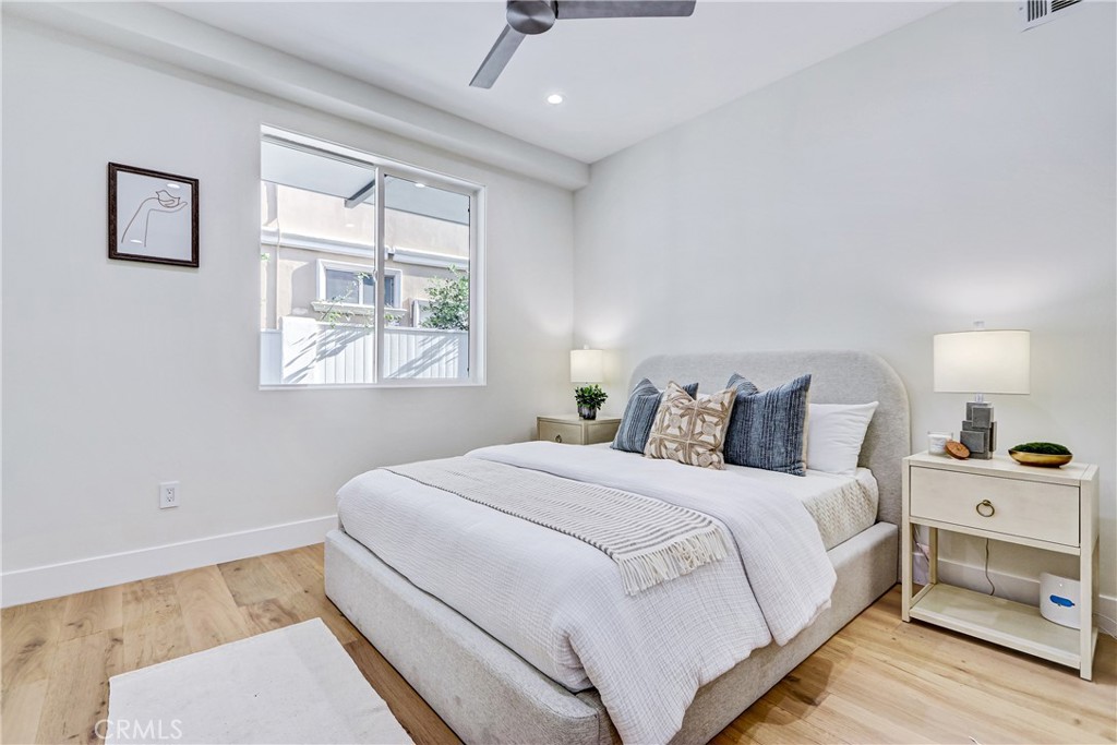 2405 Mathews Avenue, Unit B Redondo Beach, CA 90278 - Photo 35 of 46 a bedroom with a large bed and a window
