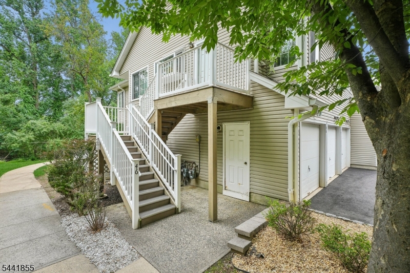 46 Stevens Court Bedminster, NJ 07921 - Photo 2 of 20