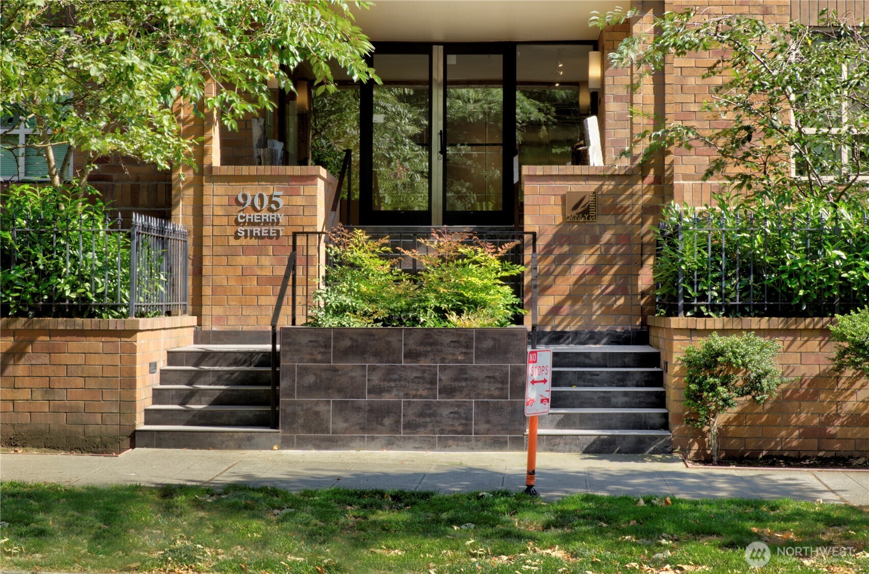 905 Cherry Street, Unit 606 Seattle, WA 98104 - Photo 30 of 40