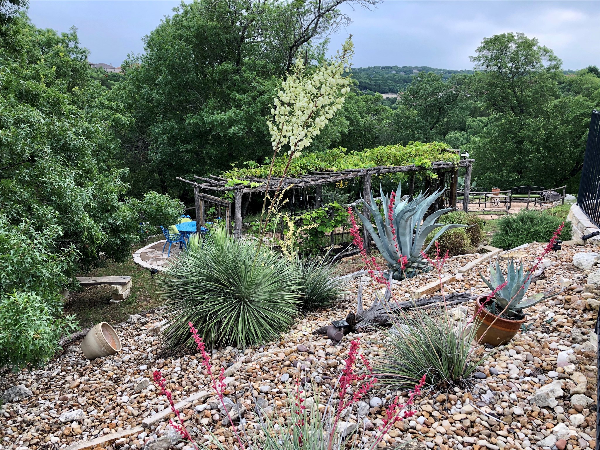 Beautiful Hill Country property located in the Rough Hollow neighborhood!