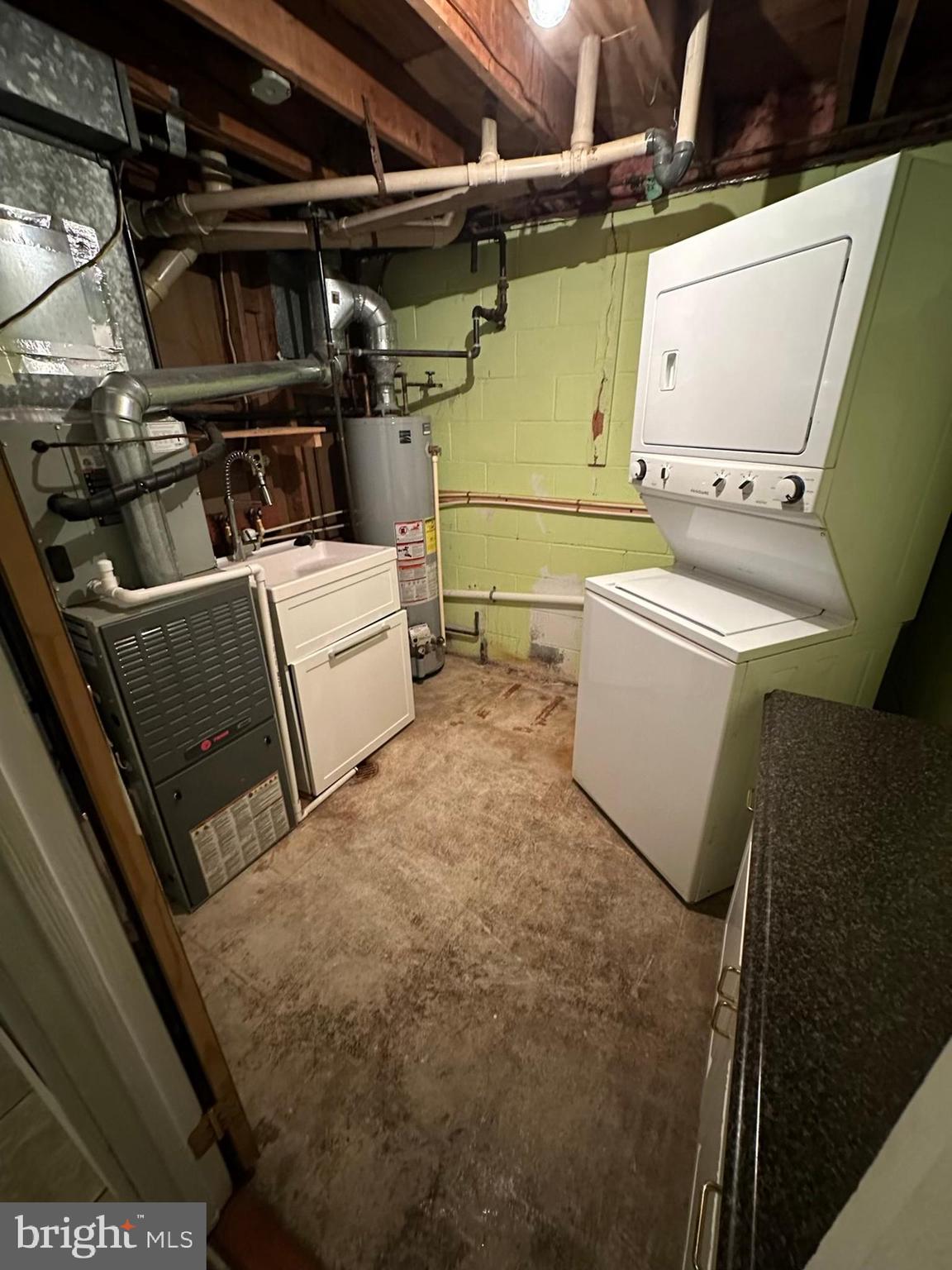 13705 Kerrydale Road Woodbridge, VA 22193 - Photo 24 of 32 a utility room with dryer and washer