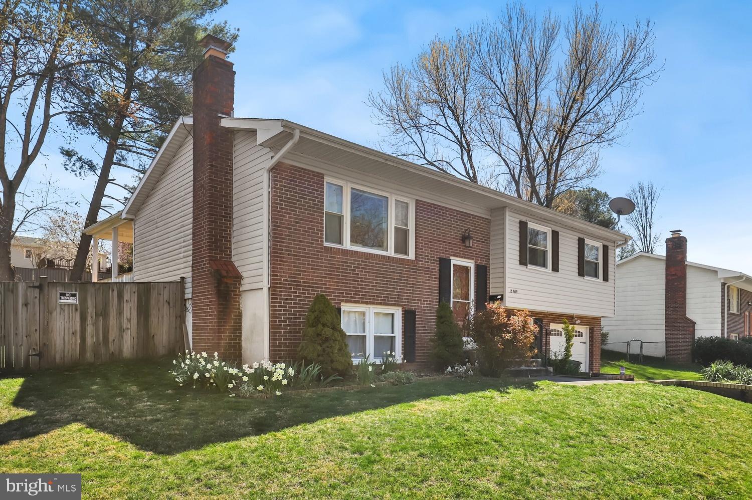 13705 Kerrydale Road Woodbridge, VA 22193 - Photo 3 of 32 a front view of a house with a garden