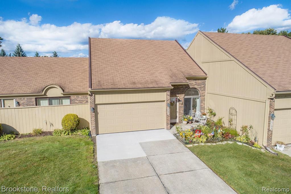 2285 Rochelle Park Drive, Unit 122 Rochester Hills, MI 48309 - Photo 11 of 32