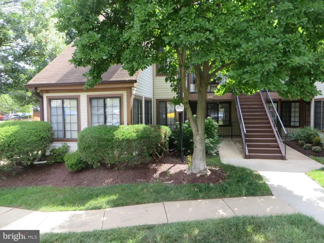 $1,895 | 6022 A Curtier Drive, Unit 6022A, Alexandria, VA 22310