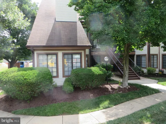 $1,895 | 6022 A Curtier Drive, Unit 6022A, Alexandria, VA 22310