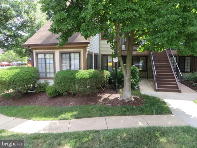 $1,895 | 6022 A Curtier Drive, Unit 6022A, Alexandria, VA 22310