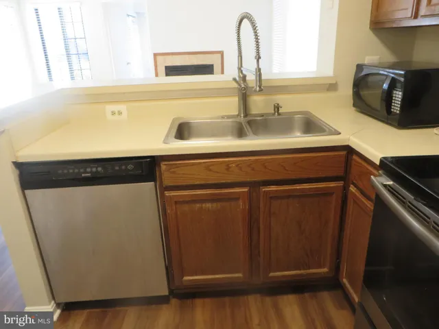 $1,895 | 6022 A Curtier Drive, Unit 6022A, Alexandria, VA 22310