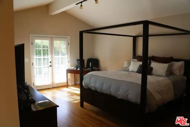 $9,500 | 401 North Kings Road, Los Angeles, CA 90048