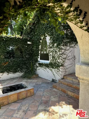 $9,500 | 401 North Kings Road, Los Angeles, CA 90048