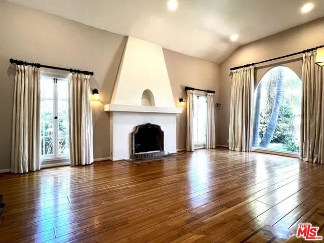 $9,500 | 401 North Kings Road, Los Angeles, CA 90048