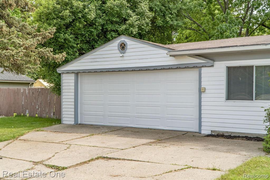 4044 Greenfield Road Berkley, MI 48072 - Photo 19 of 21