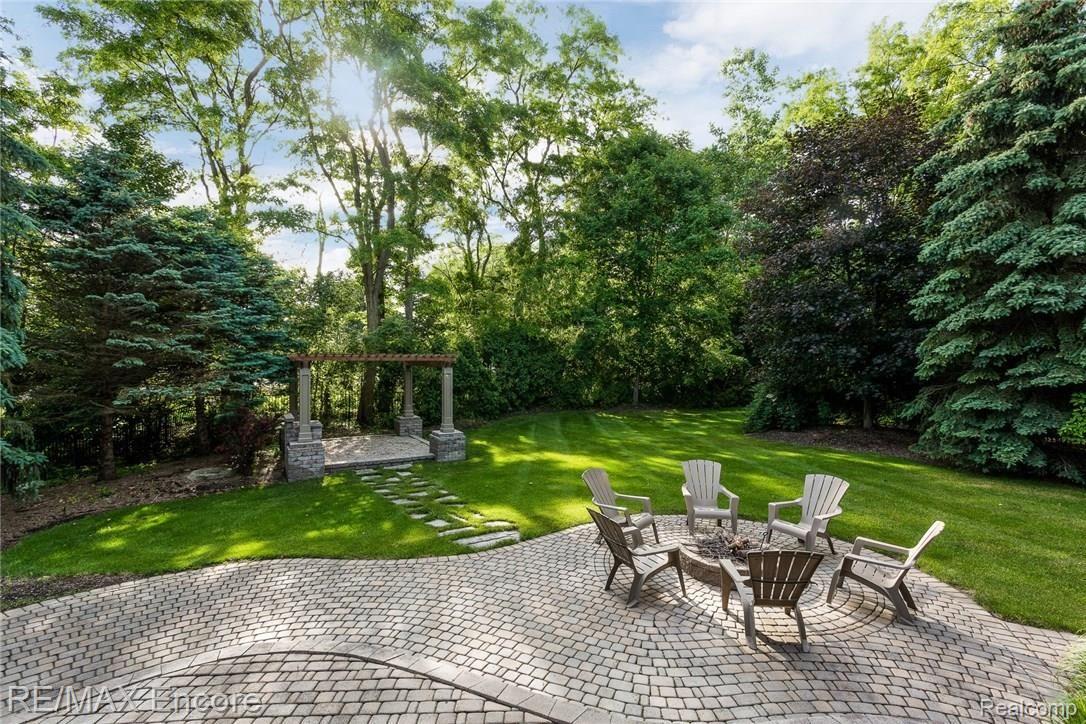 6832 Oakhurst Ridge Road Clarkston, MI 48348 - Photo 6 of 38 Tree lined backyard