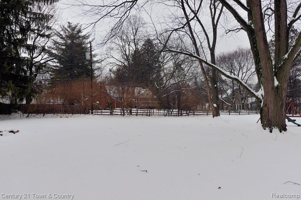 32900 Evergreen Road Franklin, MI 48025 - Photo 26 of 28 Backyard 1 - 50.jpg
