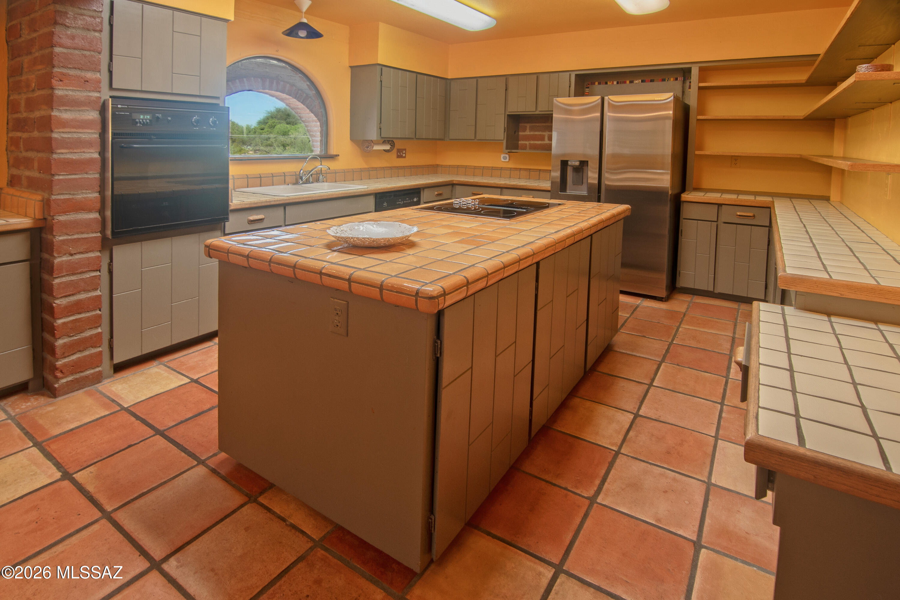 5702 North Water Line Road Tucson, AZ 85704 - Photo 12 of 40 Spacious kitchen with so much storage.