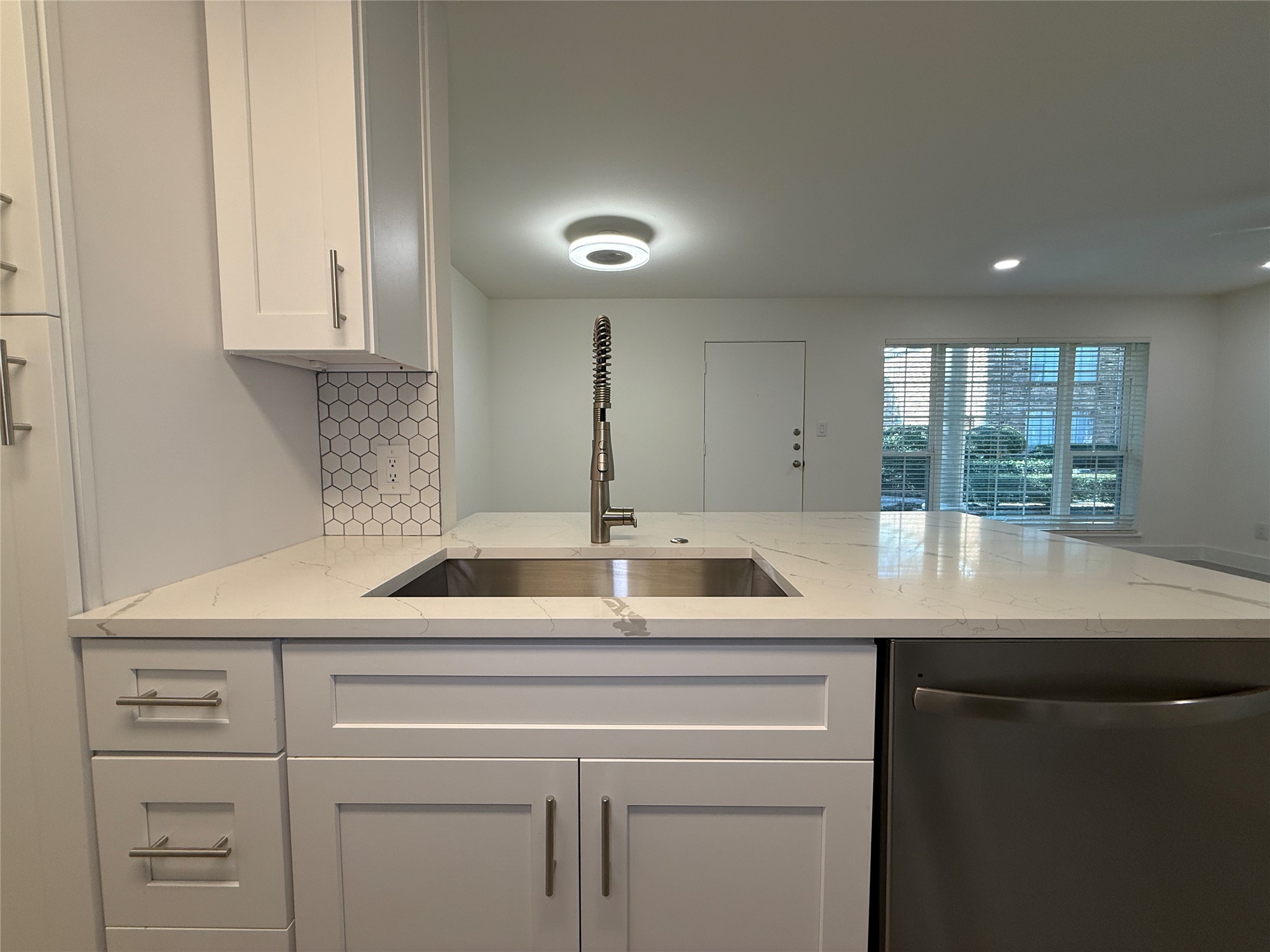 2201 Fountain View Drive, Unit 63 Houston, TX 77057 - Photo 15 of 28