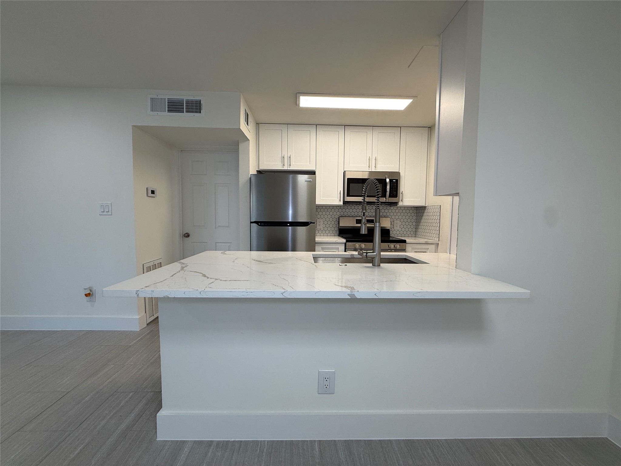 2201 Fountain View Drive, Unit 63 Houston, TX 77057 - Photo 10 of 28