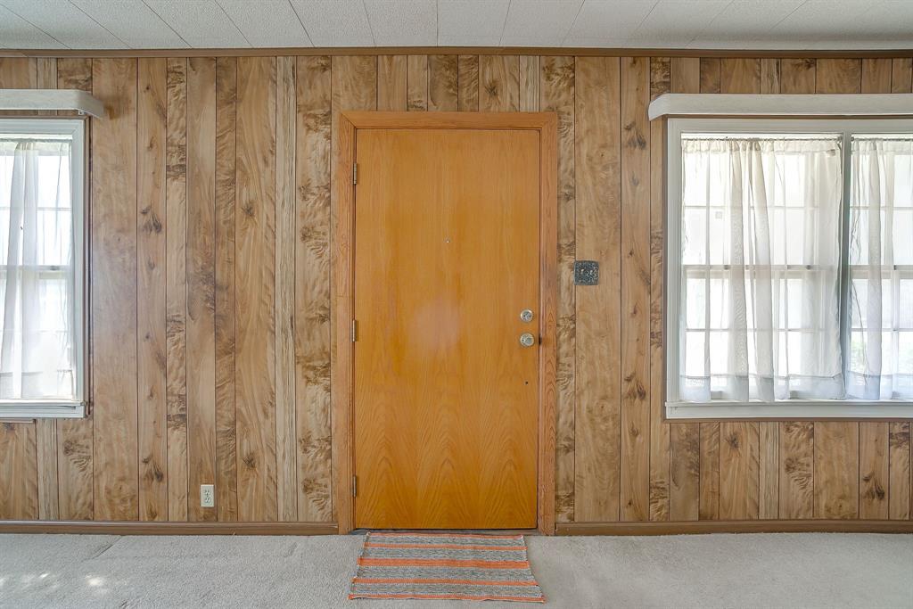 422 North 3rd Street Jacksboro, TX 76458 - Photo 11 of 40