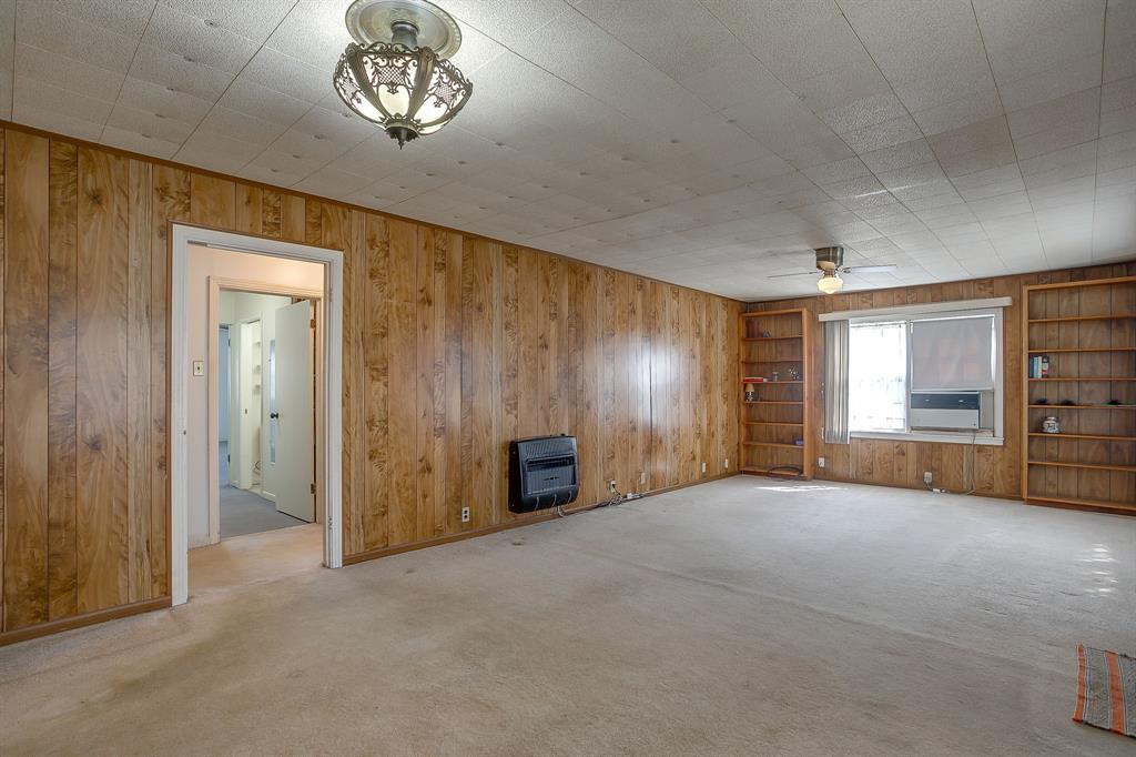 422 North 3rd Street Jacksboro, TX 76458 - Photo 12 of 40