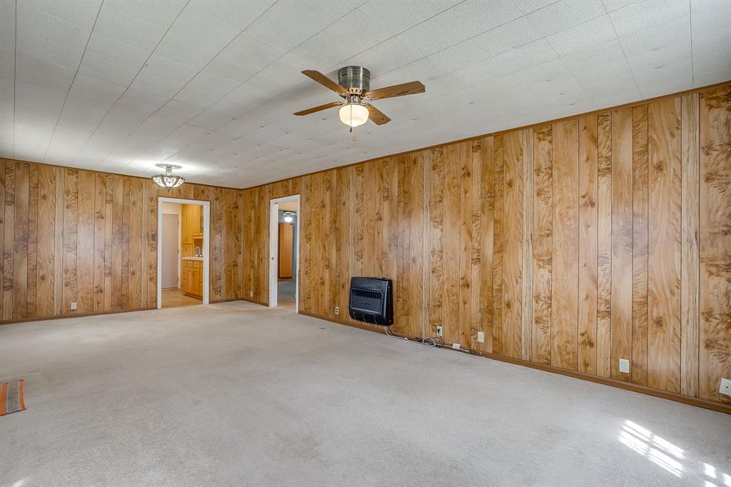 422 North 3rd Street Jacksboro, TX 76458 - Photo 14 of 40