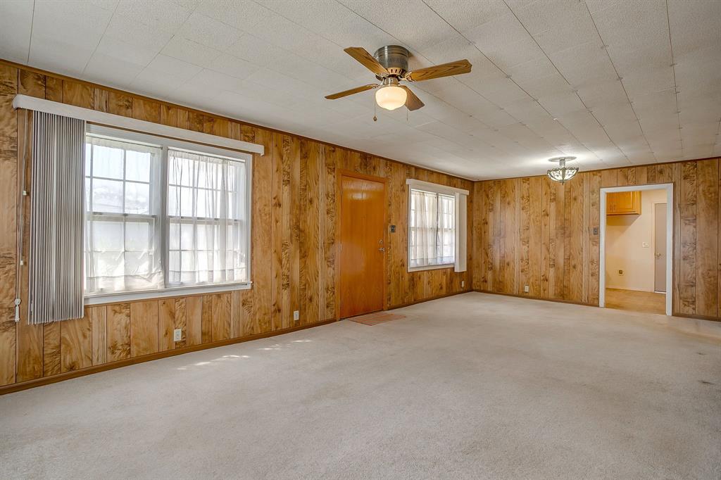 422 North 3rd Street Jacksboro, TX 76458 - Photo 15 of 40