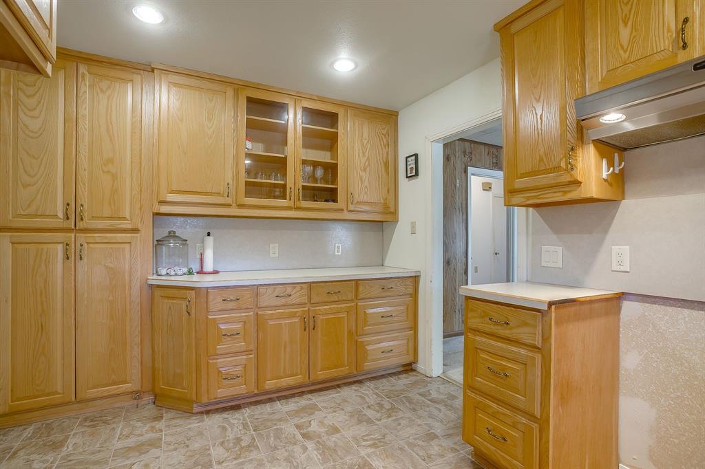 422 North 3rd Street Jacksboro, TX 76458 - Photo 19 of 40