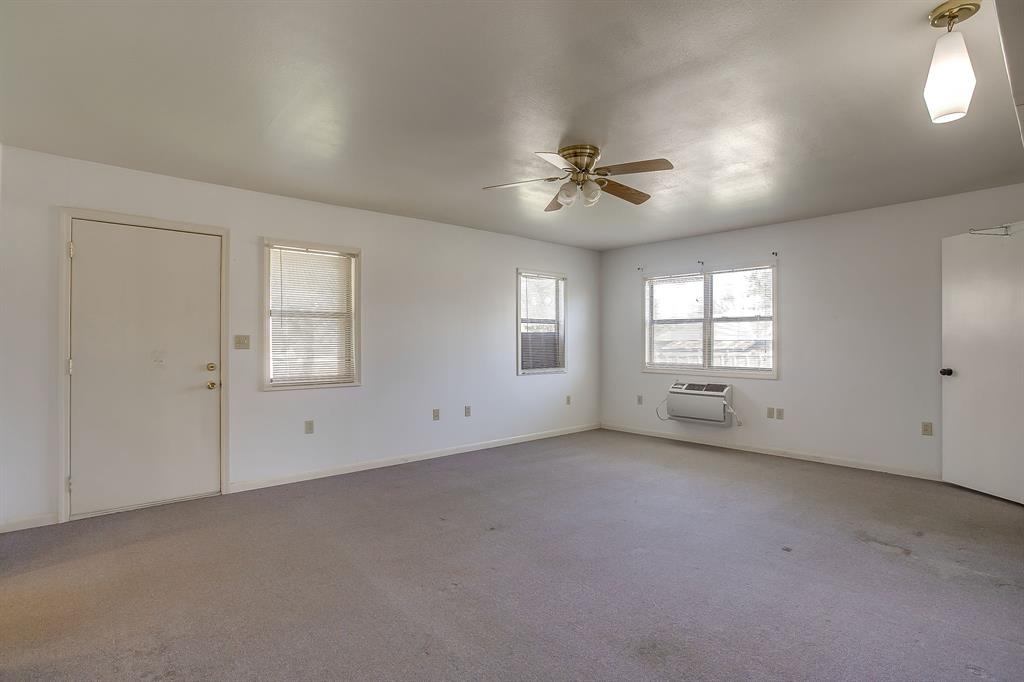 422 North 3rd Street Jacksboro, TX 76458 - Photo 22 of 40