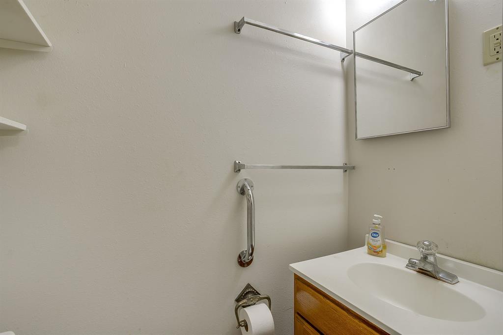 422 North 3rd Street Jacksboro, TX 76458 - Photo 25 of 40