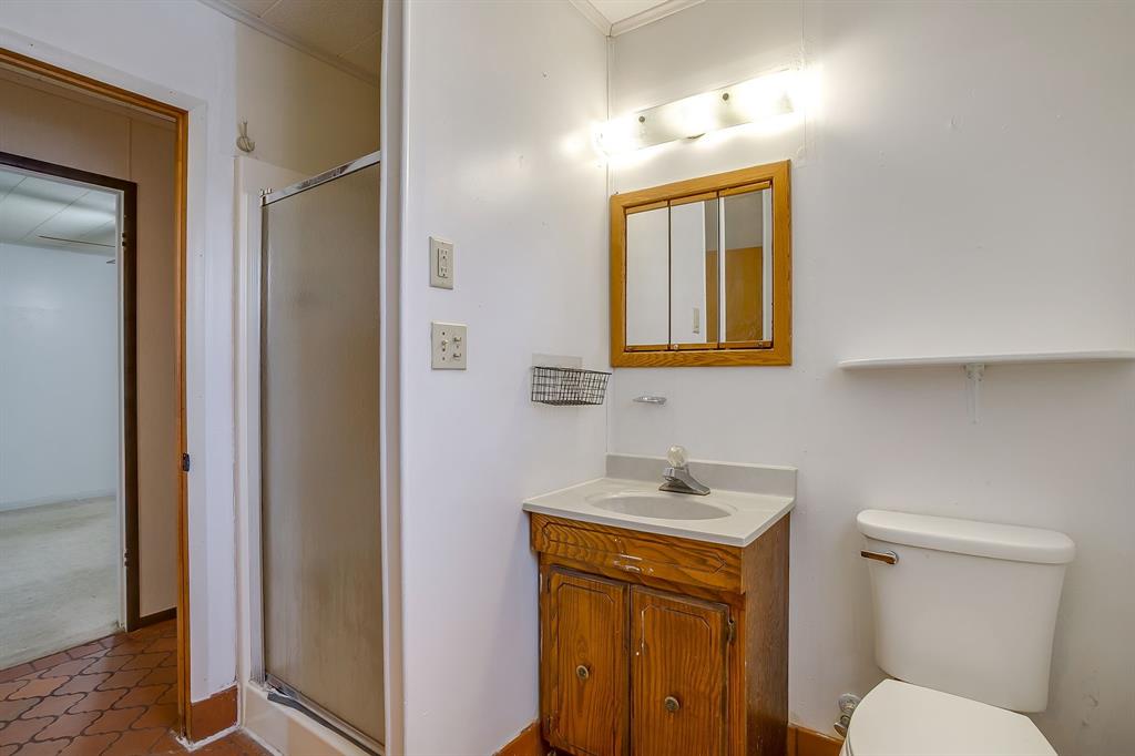 422 North 3rd Street Jacksboro, TX 76458 - Photo 28 of 40